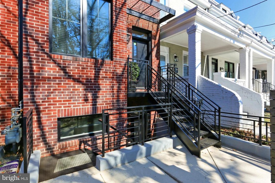 Building Photo - 523 Longfellow St NW