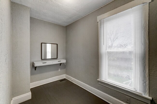 Building Photo - 64 E Innis Ave