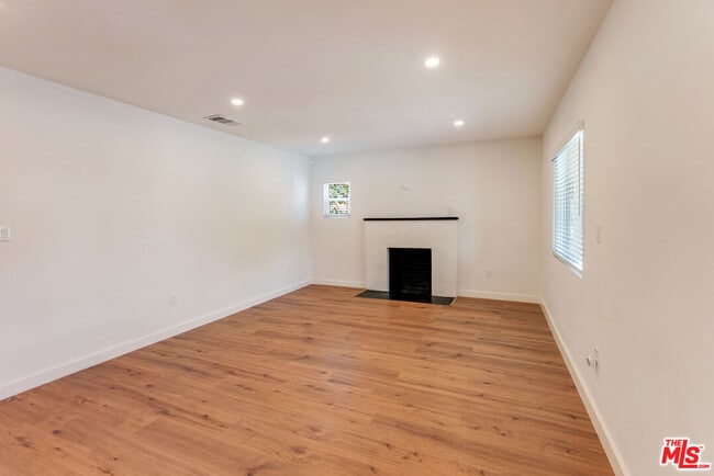 Building Photo - 1405 N Coronado St