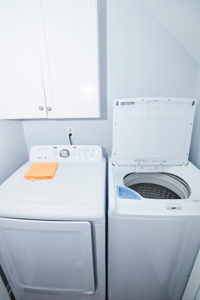 Building Photo - 810 Williamsburg Ln