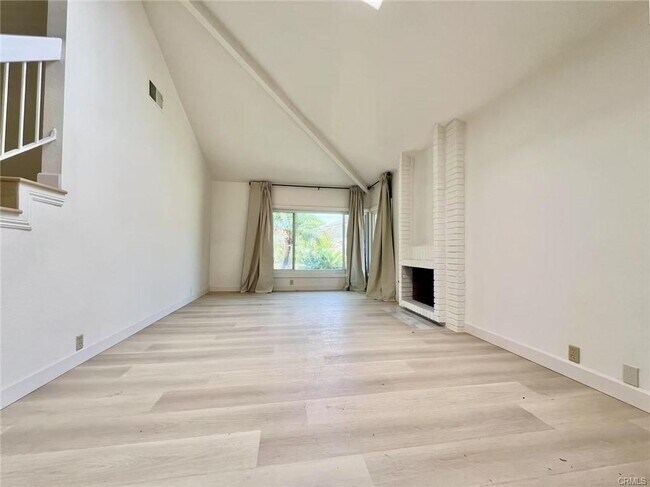 Building Photo - 47 Bluejay