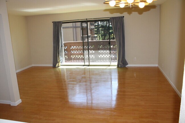 Building Photo - 507 Chabre Ct