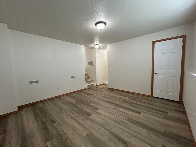 Building Photo - 7815 Deschutes Dr
