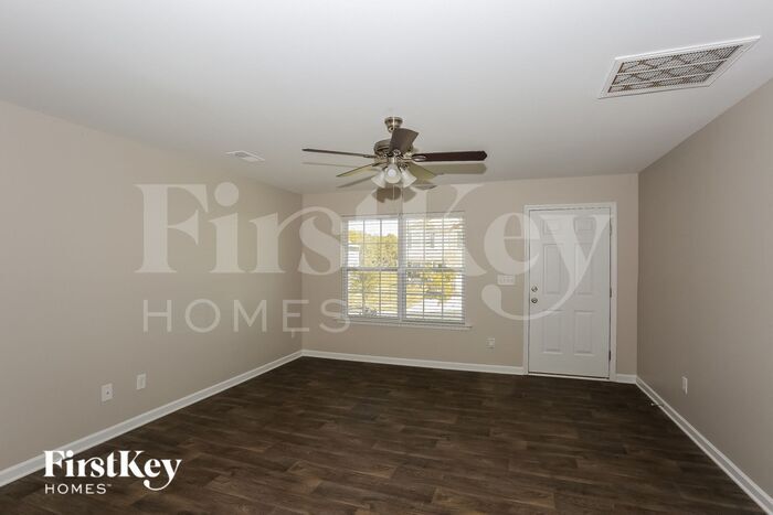 Building Photo - 413 Bennington Dr