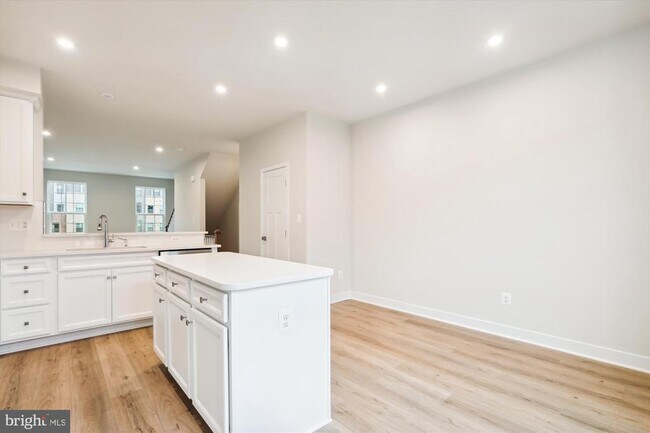 Building Photo - 14076 Sunrise Valley Dr