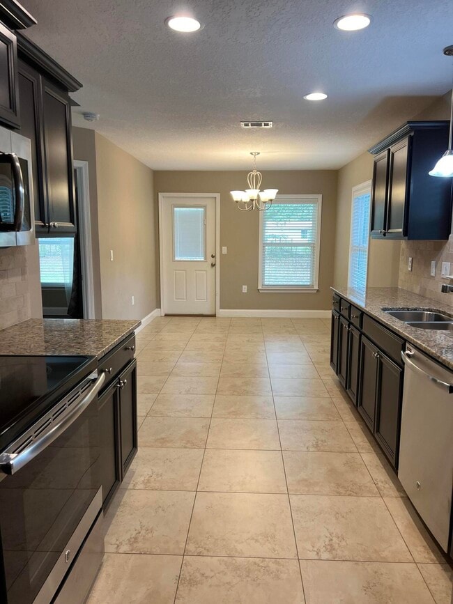 Building Photo - 415 E Field Ave