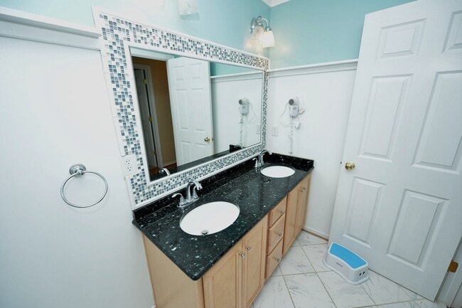 Building Photo - STATELY CUSTOM HOME IN EAGLE HARBOR, ISLE OF WIGHT/CARROLLTON VA!!