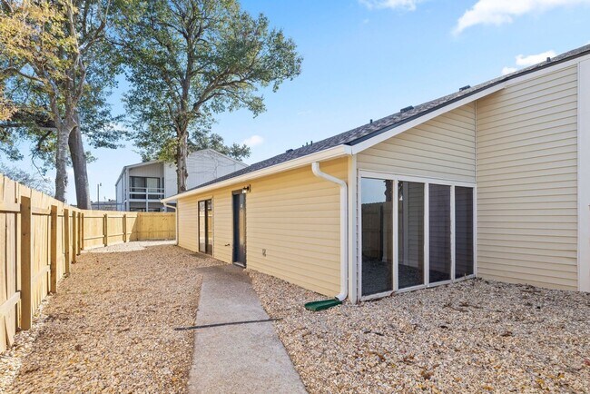 Building Photo - 203 Cougar Ridge