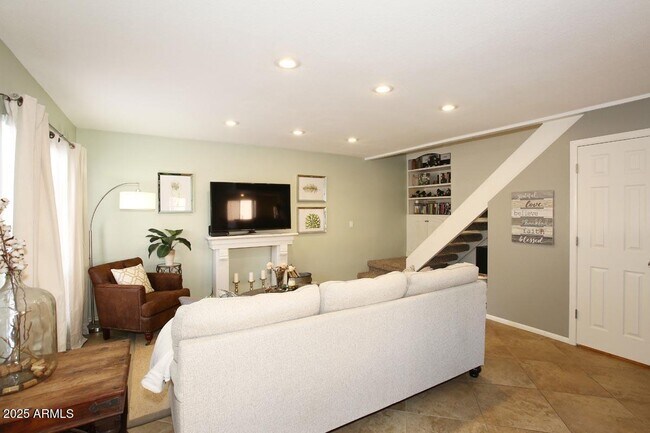 Building Photo - 10408 N 11th Pl