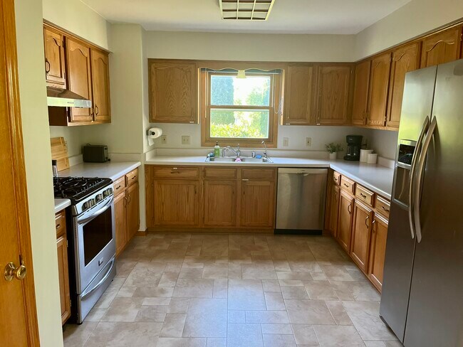 Building Photo - 4202 Lake St