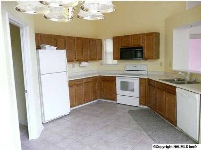 Building Photo - 214 Millstone Ln