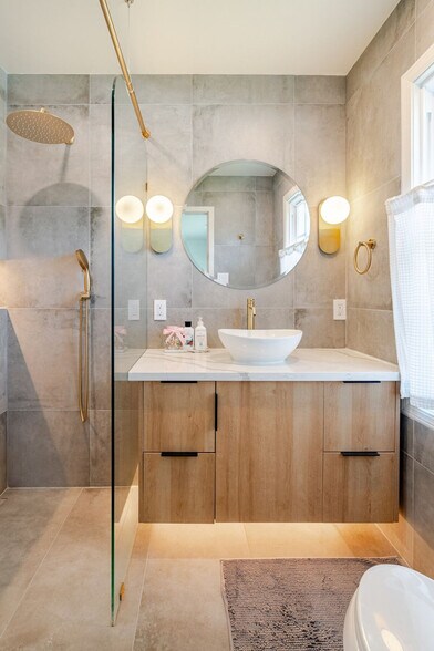 Building Photo - 945 Maryann Dr