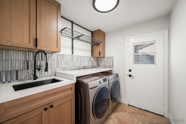 Building Photo - 376 Canyon Ridge Dr