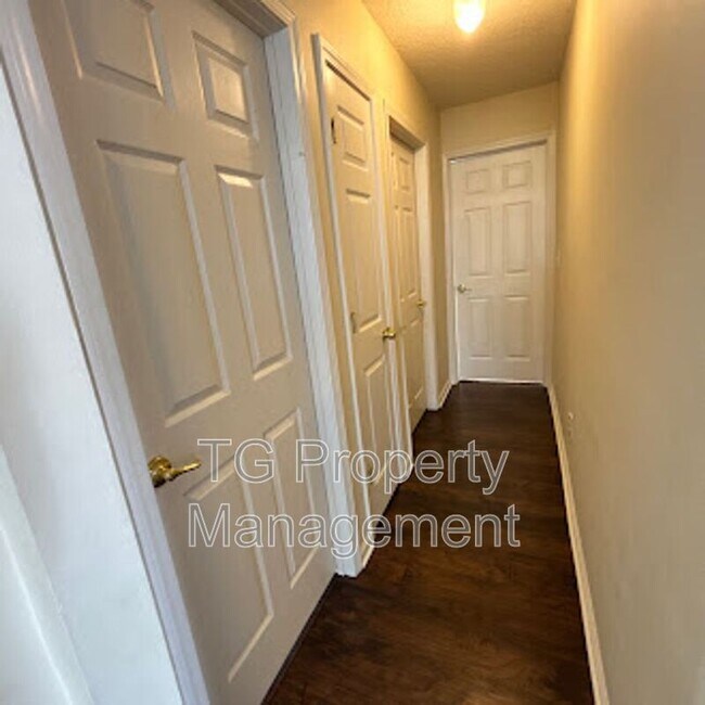 Building Photo - 2493 Brook Park Way