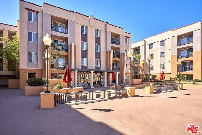 Building Photo - 360 W Ave 26