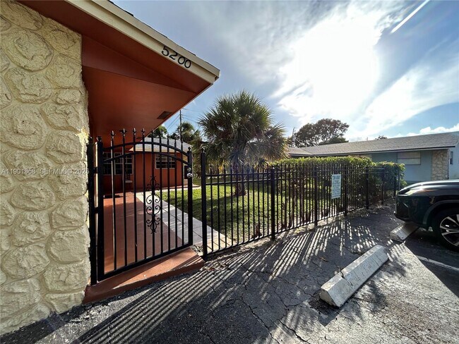 Building Photo - 5200 NW 17th Ct