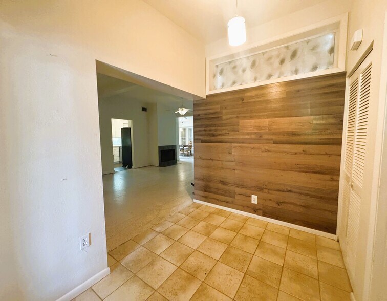 Building Photo - Waterfront Pool Home in Port Charlotte