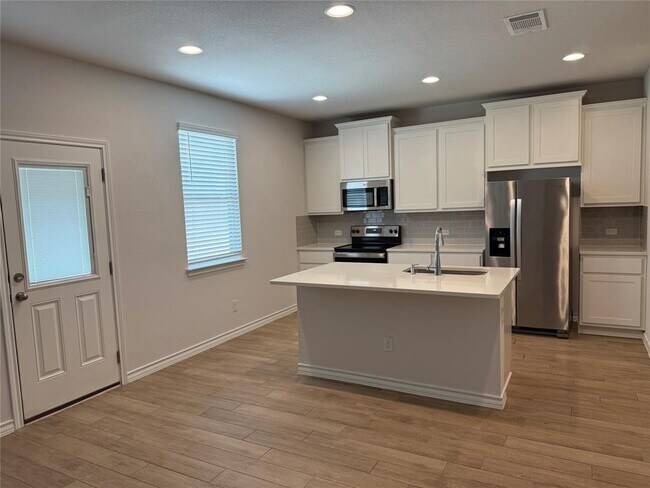 Building Photo - 156 Limonite Ln