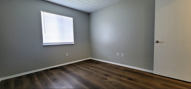 Building Photo - Beautiful 2 bedroom 1.5 bath Condo with at...