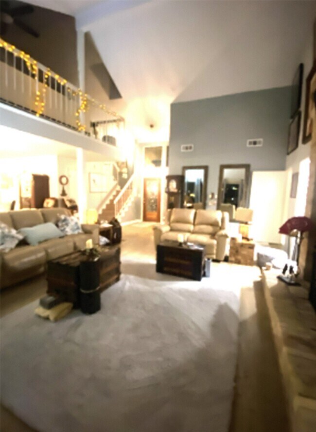 Building Photo - 179 Old Bridge Lake St