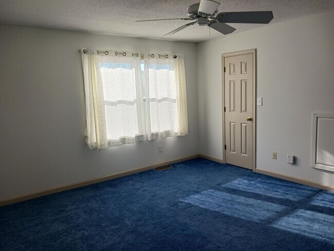 Building Photo - Yorktown Townhouse