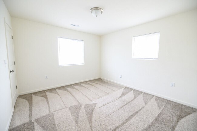 Building Photo - Like new construction 2 story home 4 bedro...