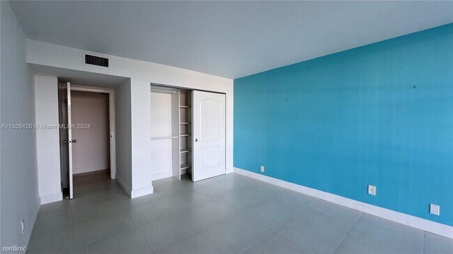 Building Photo - 3 br, 2 bath House - 1000 Parkview Dr Apt 415