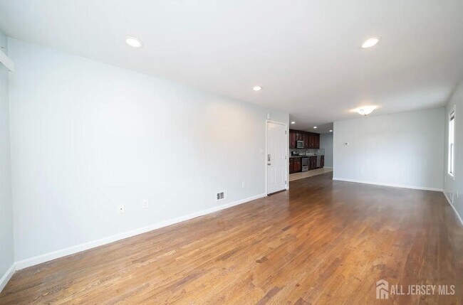 Building Photo - 22 Linden Ave