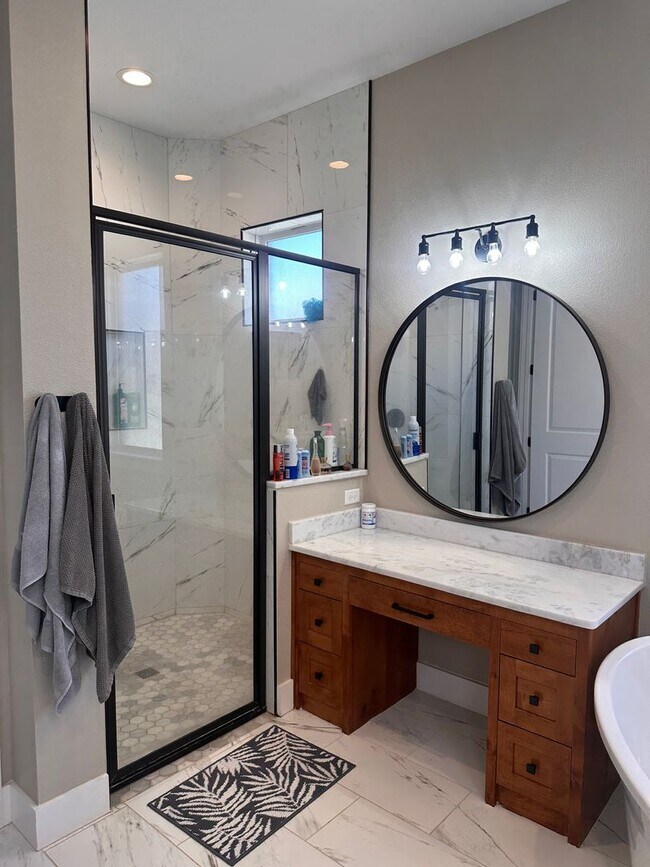 Building Photo - LAKE FRONT PROPERTY!  4/3/2; FULLY  FURNISHED