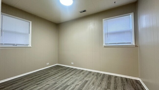 Building Photo - Great layout, cozy 3-bedroom, 1-bath house in a quiet neighborhood