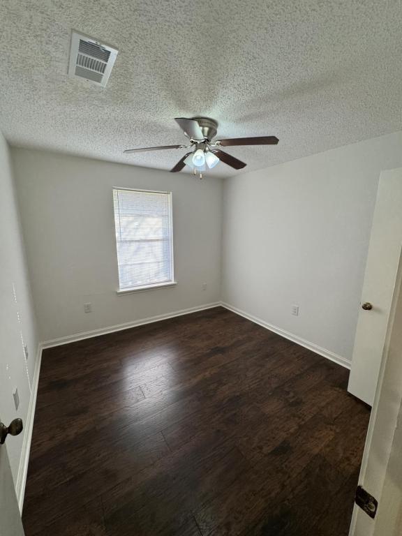 Building Photo - 1413 Briarhurst Dr
