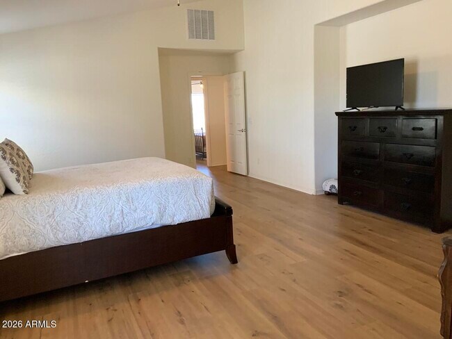 Building Photo - 2114 E Aire Libre Ave