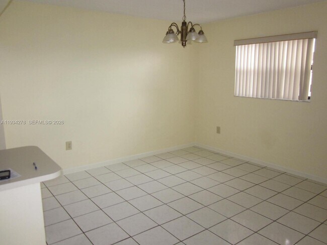 Building Photo - 1121 SW 122nd Ave