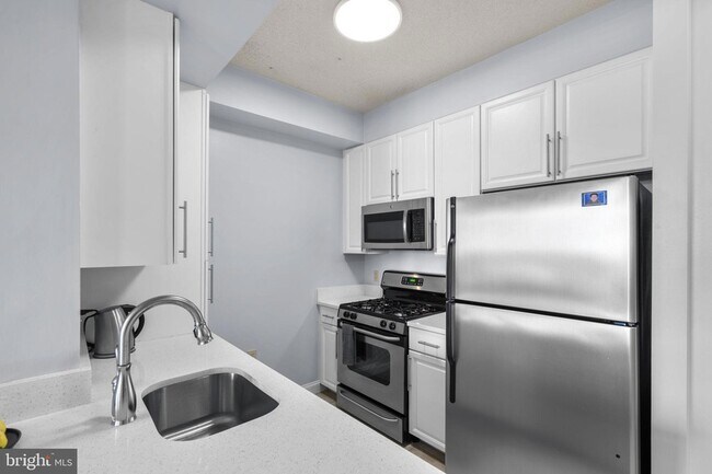 Building Photo - 11760 Sunrise Valley Dr