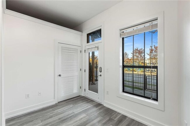 Building Photo - 791 Wylie St SE