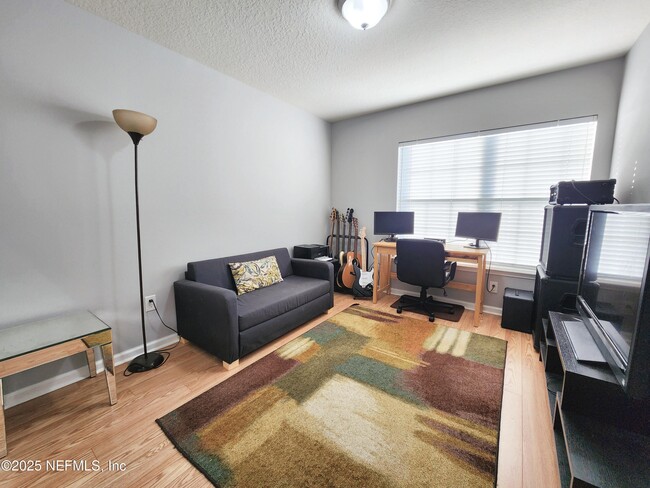 Building Photo - 3857 Lionheart Dr