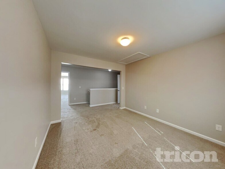 Building Photo - 1705 Sawtooth Ct