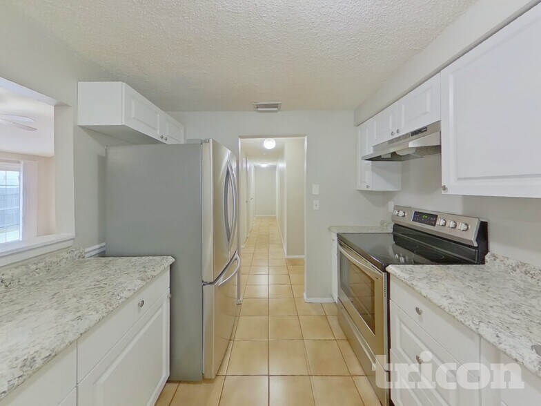 Building Photo - 2821 Honey Bear Ct