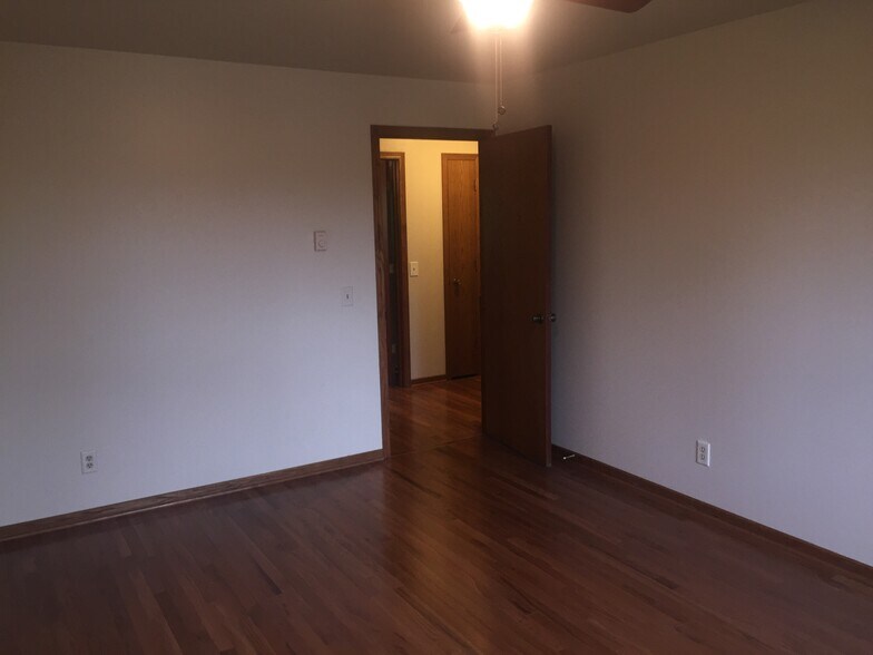 Building Photo - 77 Sinykin Cir