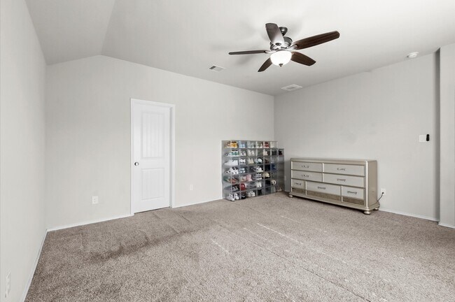 Building Photo - 8207 Amaryllis Ct