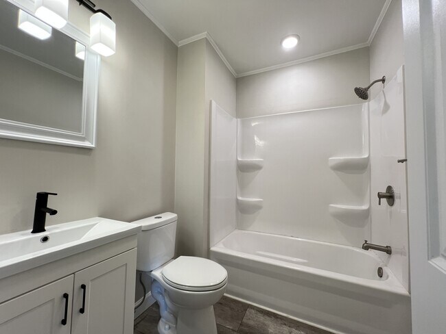 Building Photo - 595 W 17th St