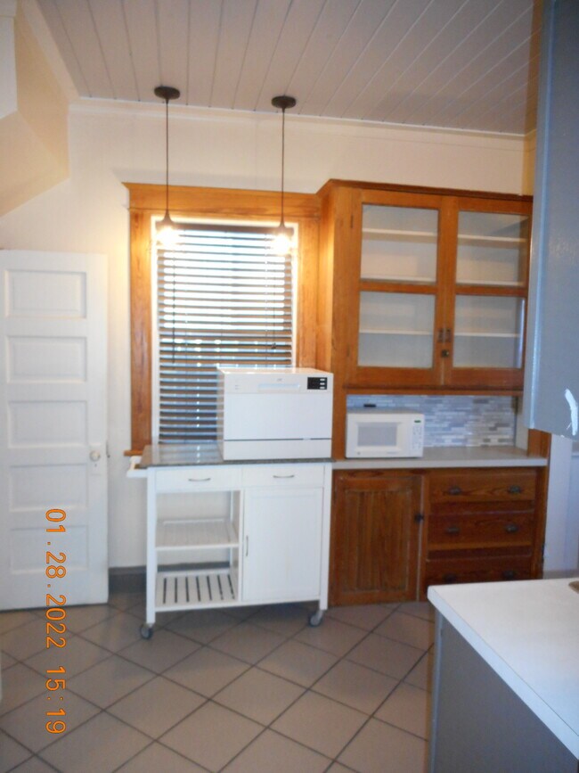 Kitchen - 3558 Jones St