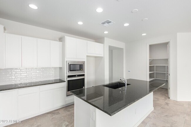 Building Photo - 8529 S 67th Dr