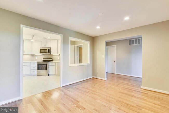 Building Photo - 11500 Fairway Dr