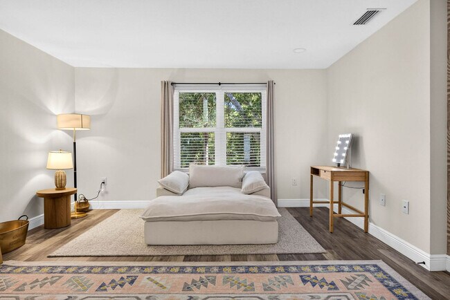 Building Photo - 12833 Poinsettia Ave