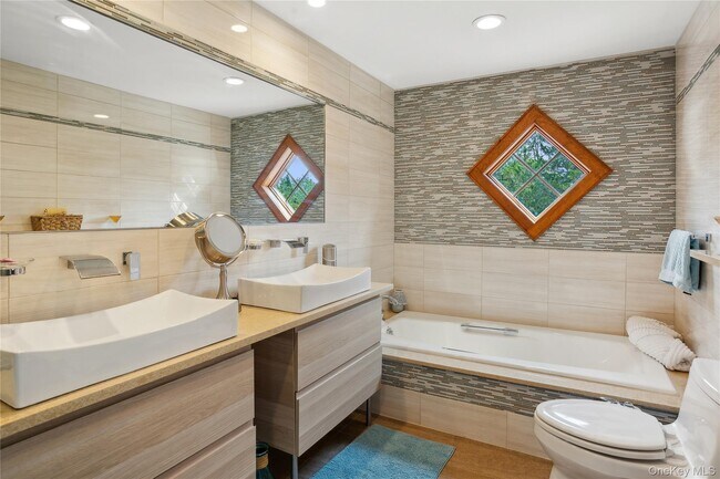 Building Photo - 425 Cedar Point Dr E