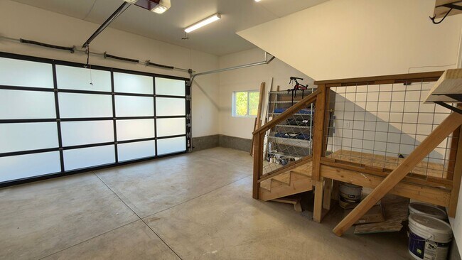 Building Photo - 33254 Columbia Beach Ln