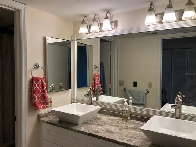 Building Photo - 160 Columbia Dr