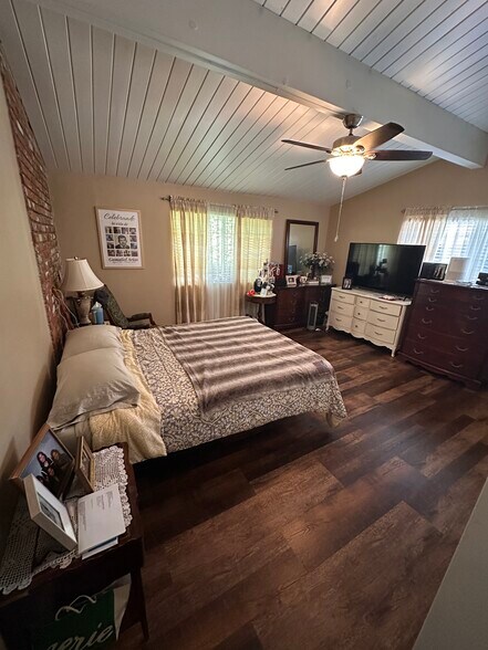 Building Photo - 3624 La Crescenta Ave