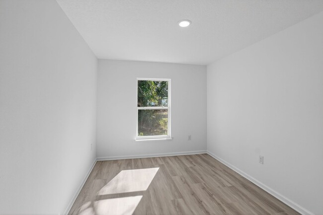 Building Photo - 1115 F Avenue